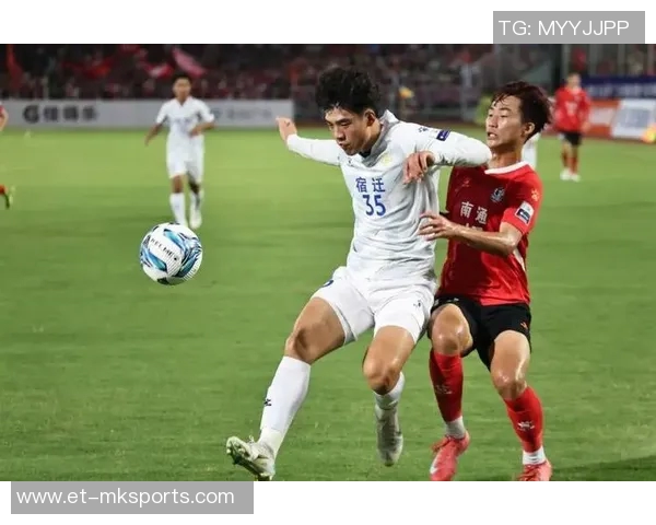 五人破门南通大胜晋级:足球战场上的奋勇之光