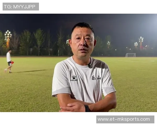 凉山与乐山激烈对决：九人凉山顽强战平，却引发赛场风暴